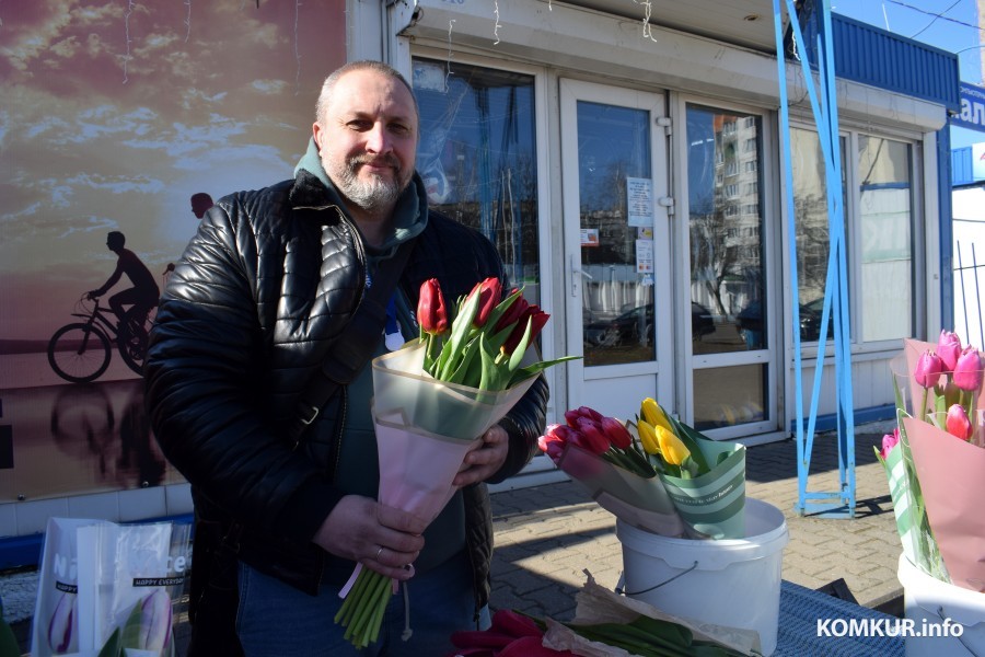 7 марта 2024, Бобруйск. Западный рынок Андрей и тюльпаны из Пинска
