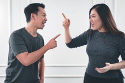 Как нужно реагировать на хамство и грубость: советы психолога