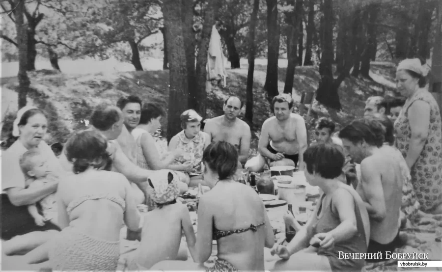 1969 год. Загородный пикник на берегу Березины.