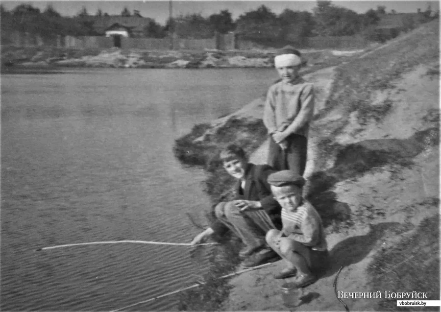 1966 год. На берегу одного из микрорайоновских озер.