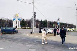 На улице Минской в Бобруйске столкнулись микроавтобус и такси. Понадобилась помощь врачей (дополнено: видео аварии и комментарий ГАИ)