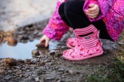 Что делать, если ребенок на прогулке наелся грязи: 4 правила для волнующихся мам