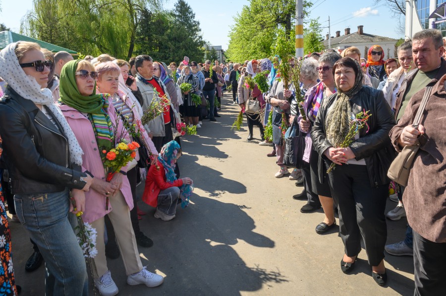 28.04.2024. Свято-Никольский кафедральный собор. Православные верующий празднуют вход Господень в Иерусалим, Вербное воскресенье