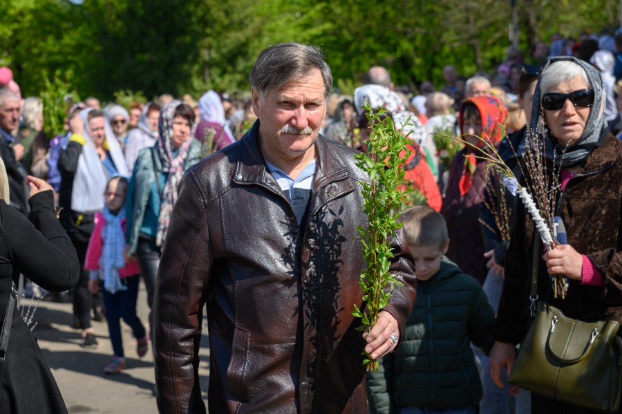 28.04.2024. Свято-Никольский кафедральный собор. Православные верующий празднуют вход Господень в Иерусалим, Вербное воскресенье