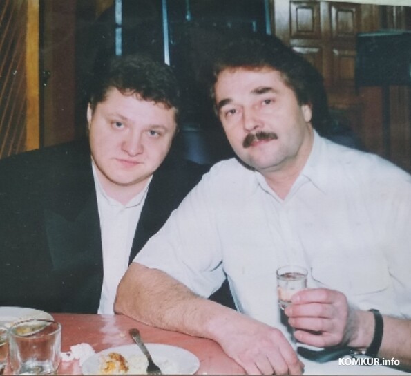 2002 год. Виталий Иванов и Виктор Зайцев на свадьбе в столовой завода КПД.