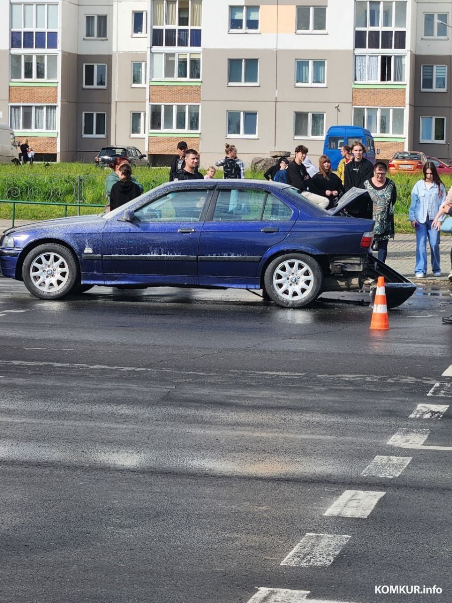 В Бобруйске маршрутка с пассажирами въехала в BMW, есть пострадавшие. Видео  столкновения. Дополнено: информация ГАИ