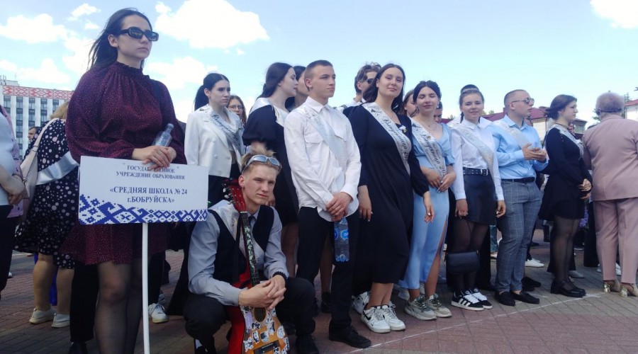 25 мая 2024 года. Выпускники на площади Ленина. Фото: Денис Носов.
