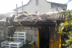 Пока не приехали пожарные, жители Бобруйского района тушили пожар водой из бассейна