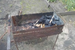 Бобруйчанин разжигал мангал с помощью газа и получил ожоги
