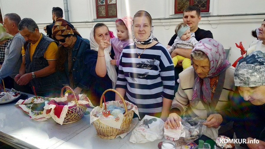 4.05.2024. Освящение блюд пасхального стола в Свято-Георгиевском храме Бобруйска.