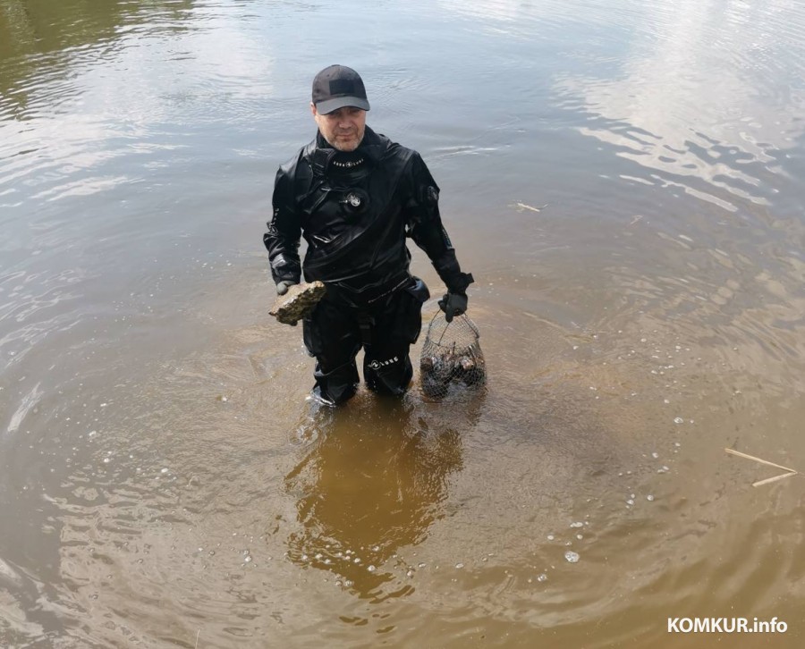 18 мая. Бобруйск. Водолазы спасательной станции №1 очищают озеро у санатория «Шинник».