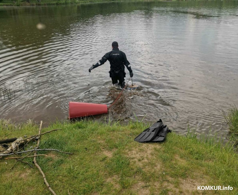 18 мая. Бобруйск. Водолазы спасательной станции №1 очищают озеро у санатория «Шинник».