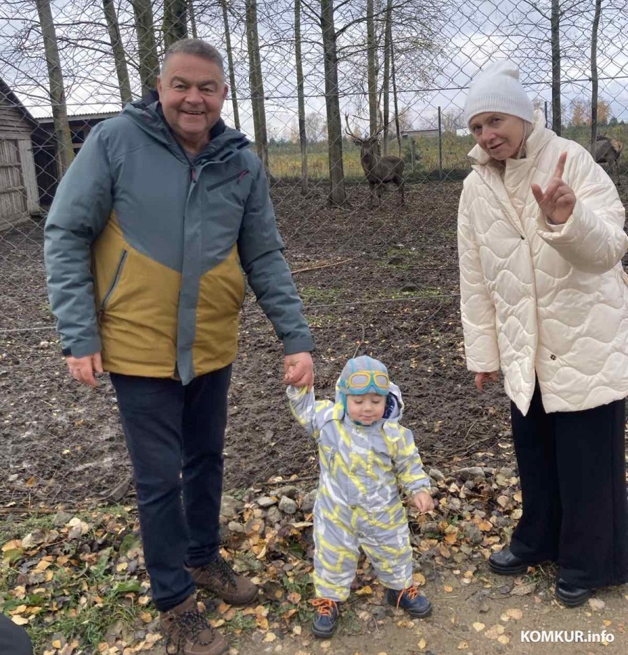Александр Расин с супругой и внуком Саввой на базе отдыха-Акварель
