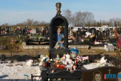 Малолетние вандалы разгромили могилу в Дзержинском районе