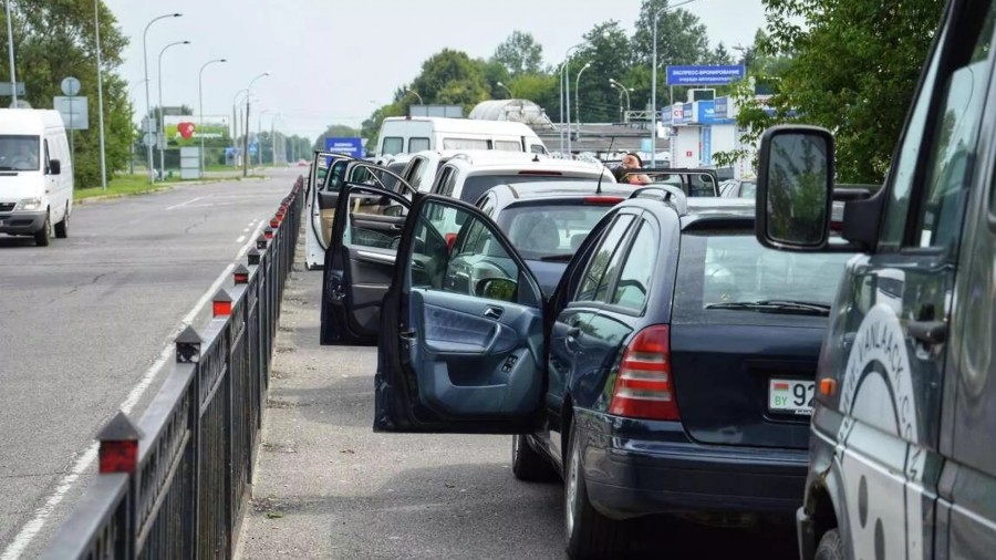 На границе Беларуси и Польше скопились очереди из автомобилей