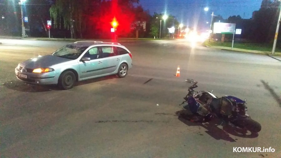 Громкая авария с мотоциклом и Renault на главной улице Бобруйска закончилась обвинительным приговором