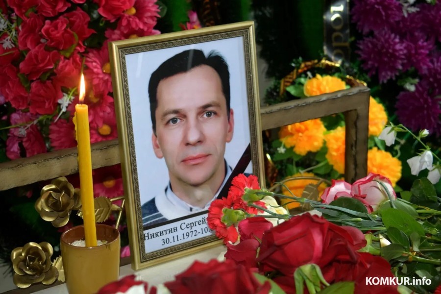 Коллеги врача-онколога Сергея Никитина рассказали об обстоятельствах его гибели. Бобруйск проводил Доктора в последний путь