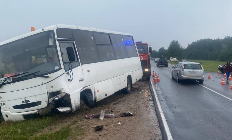 Автобус с детьми попал в ДТП в Вилейском районе (дополнено)