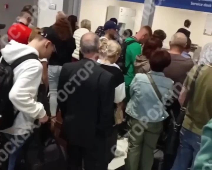 Десятки задержанных рейсов: в московском Шереметьево коллапс после мощного урагана
