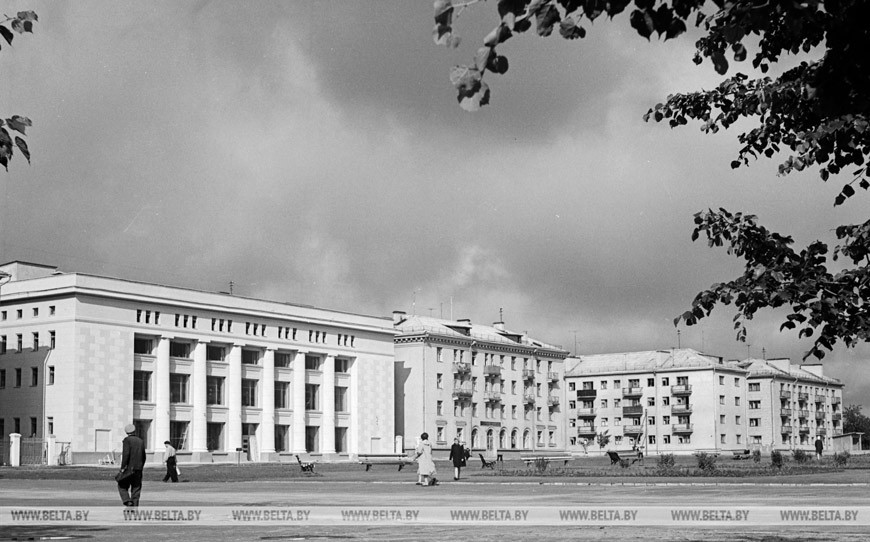 3 июля 1962 года. Площадь Победы. Фото Владимира Лупейко.