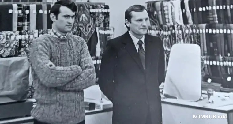 Бобруйск, 1980-е. Николай Гриневич (справа) на работе в магазине «Дом одежды», Фото из личного архива Н. В. Гриневича.