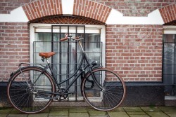 Где хранить велосипед в маленькой квартире: креативные идеи