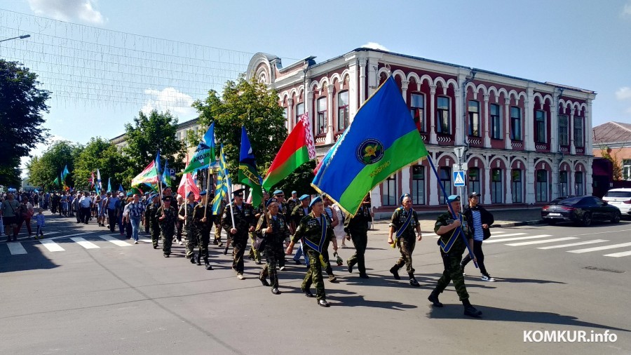 2.08.2024. Бобруйск. Улица Социалистическая. Празднование Дня ВДВ и ССО.