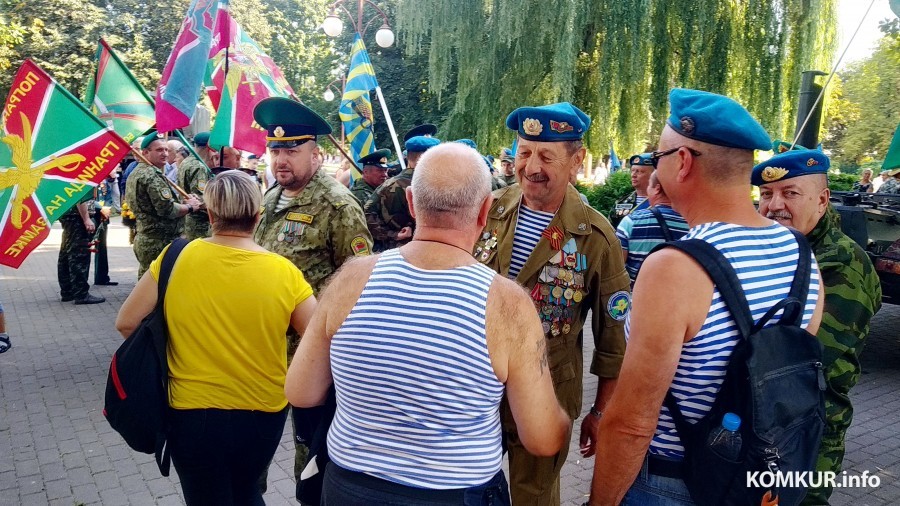 2.08.2024. Бобруйск. Улица Социалистическая. Празднование Дня ВДВ и ССО.