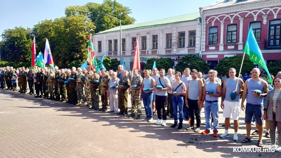 2.08.2024. Бобруйск. Улица Социалистическая. Празднование Дня ВДВ и ССО.