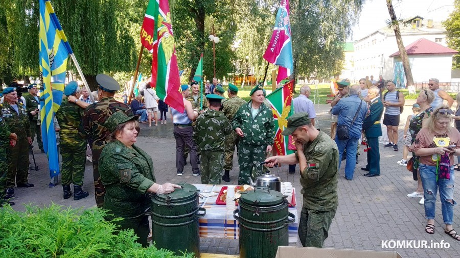 2.08.2024. Бобруйск. Улица Социалистическая. Празднование Дня ВДВ и ССО.