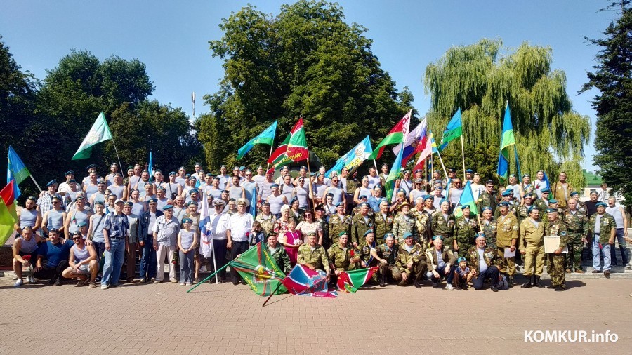 2.08.2024. Бобруйск. Улица Социалистическая. Празднование Дня ВДВ и ССО.