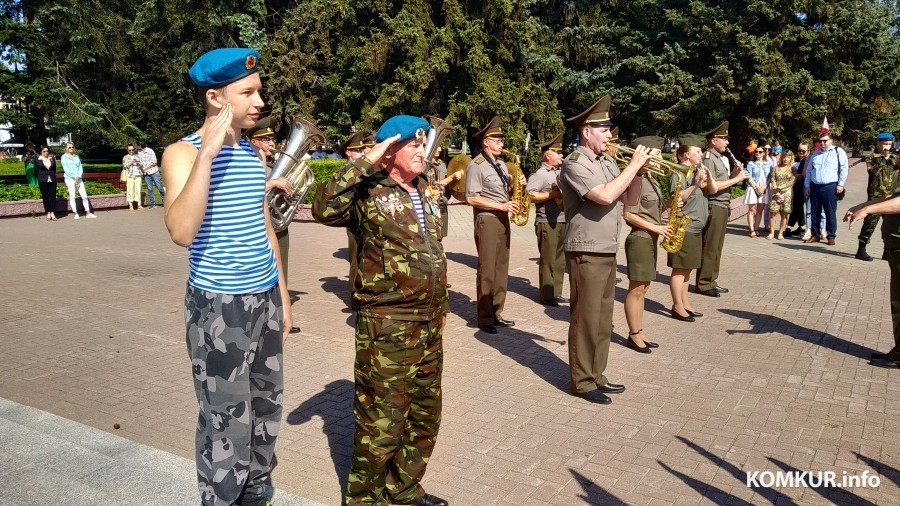 2.08.2024. Бобруйск. Улица Социалистическая. Празднование Дня ВДВ и ССО.