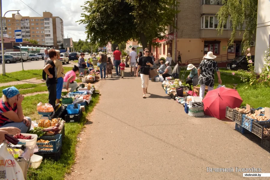 2.08.2024, Бобруйск, рынок на Красноармейской и через дорогу