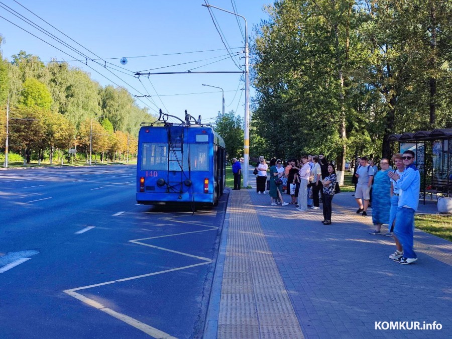 В Бобруйске в троллейбусе на ходу осыпалось стекло