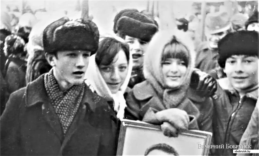 Могилев, СШ №23 на ноябрьской демонстрации, 1969 год.