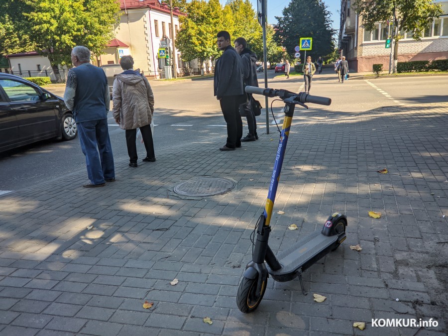 Электросамокатчики станут водителями, велосипедистам нужно спешиваться. Как предлагают изменить ПДД