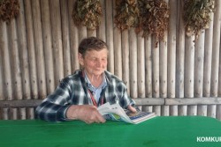 «Пока ноги бегают, буду работать». Как 80-летняя жительница Кировского района содержит агроусадьбу и занимается хозяйством