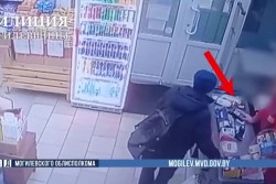 В Могилеве продавец магазина за месяц украла с карты пенсионера более 1,5 тысячи рублей