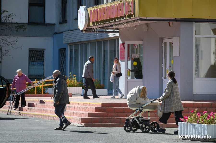 Как будут работать медучреждения в выходные и праздники апреля-мая, рассказали в Минздраве