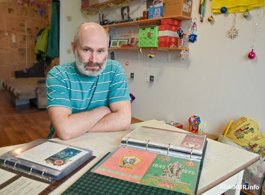 «На вечере вы встретитесь с женщинами-ветеранами партии». Бобруйчанин собирает необычную коллекцию открыток