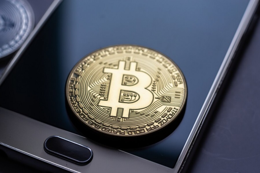 Стоимость биткоина превысила 105 тыс. долларов. Впервые с 31 января