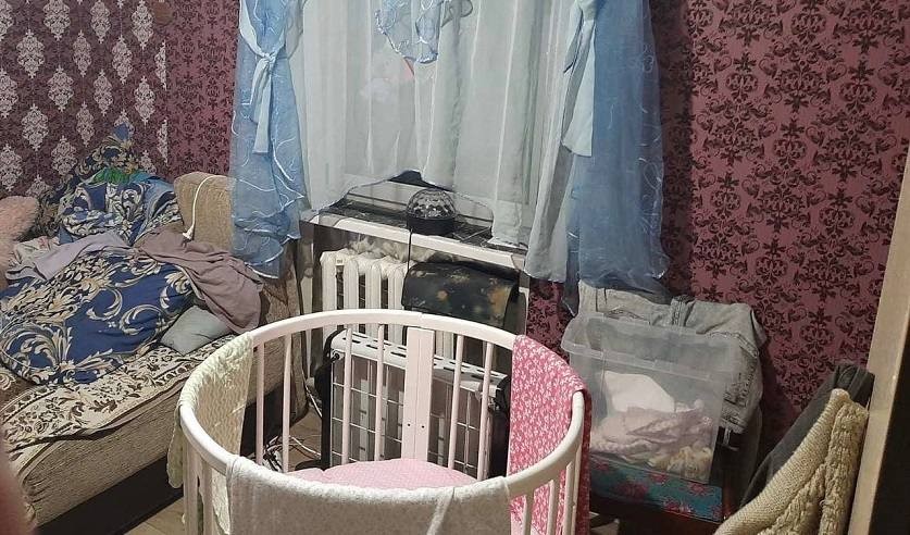 Спор молодых родителей в Осиповичах из-за того, кому кормить ребенка, привел к трагедии. Подробности рассказали следователи