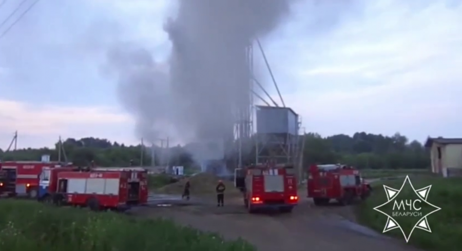 Зерносушильный комплекс горел в Бобруйском районе. Огнем уничтожено 5 тонн рапса