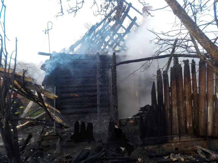 18.04.2025. Бобруйск. Пожар в жилом доме по переулку Тикоцкого. Фото: МЧС.