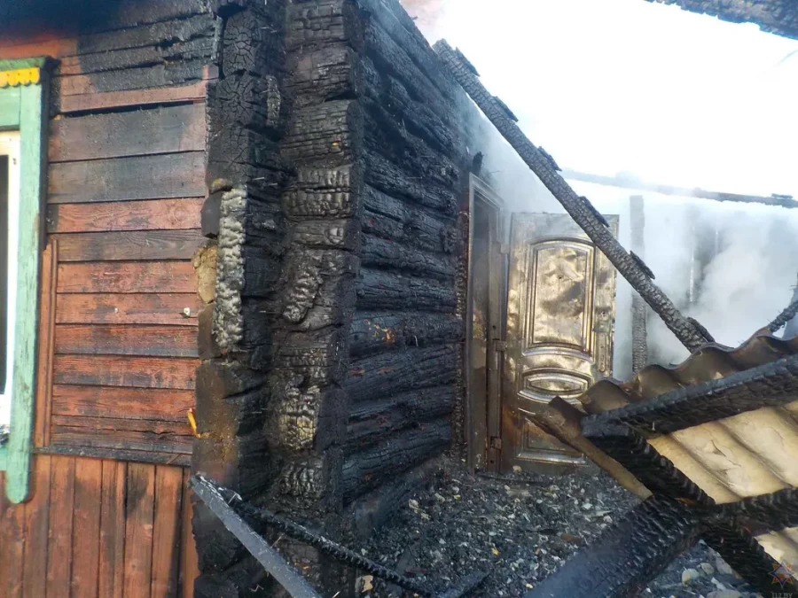 18.04.2025. Бобруйск. Пожар в жилом доме по переулку Тикоцкого. Фото: МЧС.