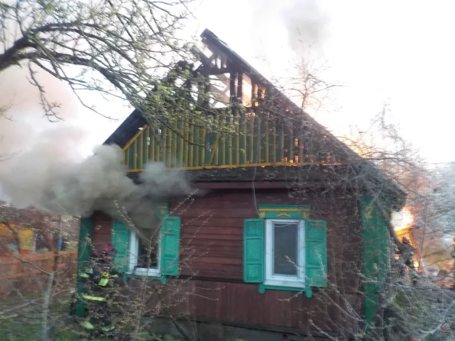 18.04.2025. Бобруйск. Пожар в жилом доме по переулку Тикоцкого. Фото: МЧС.