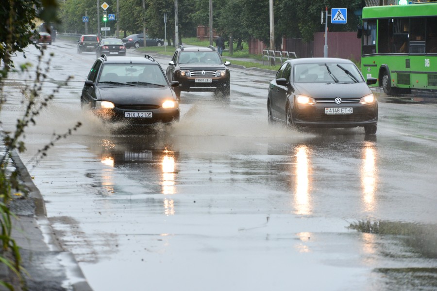 Прогнозируется дождь на большей части территории страны. Фото: Александр Чугуев.