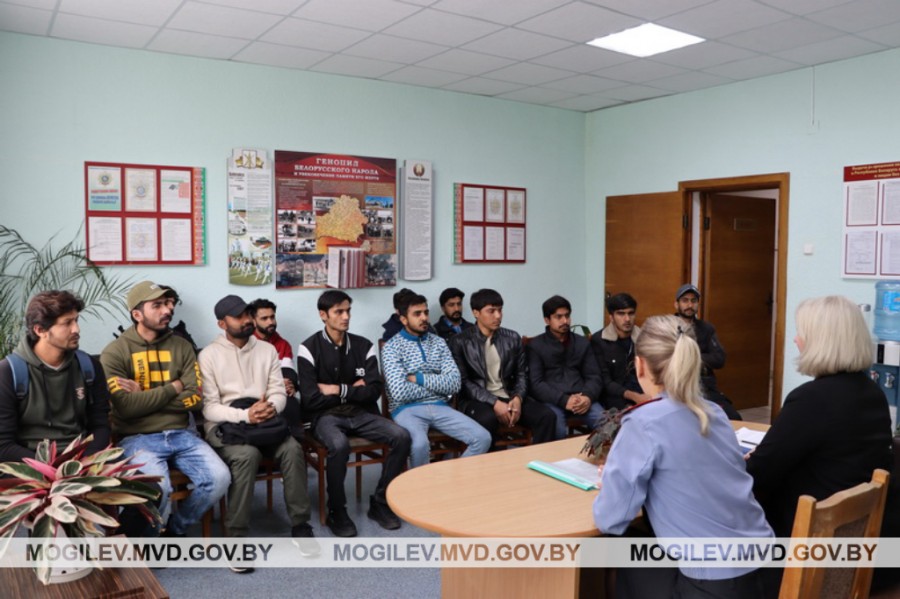 Правоохранители в Бобруйске пообщались с иностранными гражданами
