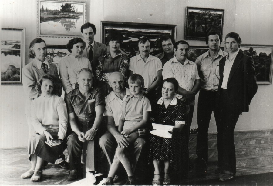 Бобруйский Выставочный зал, 1981г., открытие выставки Карпука и Кириллова (сидят в центре слева направо). Семён Абрамов крайний слева.