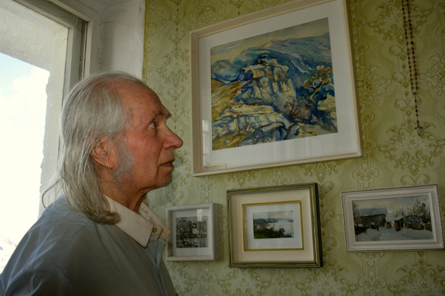 Семен Тихонович Абрамов дома.